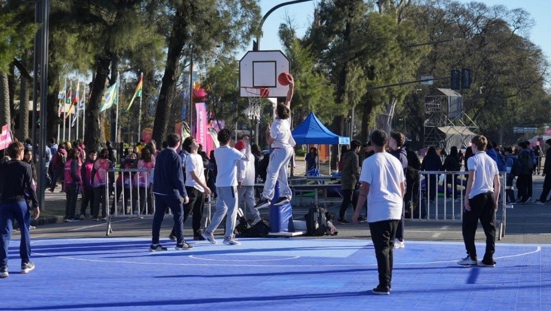 &nbsp;Juegos en el fan fest del parque Independencia (Alan Monzón/Rosario).