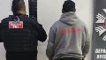El detenido luego de entregarse en sede de la PDI.