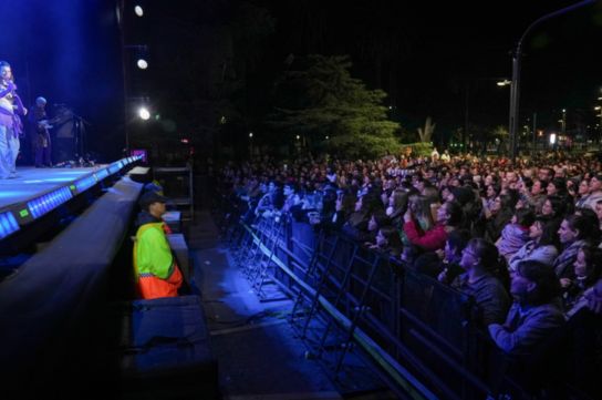 Natalie Pérez brilló en el escenario principal del parque Independencia.