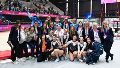 Todo el grupo de gimnasia artística de Argentina celebrando las medallas