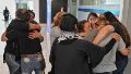 Los familiares de Laureano Cardozo, la víctima del homicidio, se abrazan tras el fallo.
