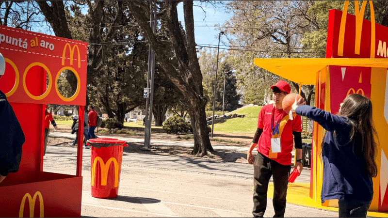 Mientras los atletas compiten, el Parque Independencia se llena de juegos, curiosidad y aprendizajes.