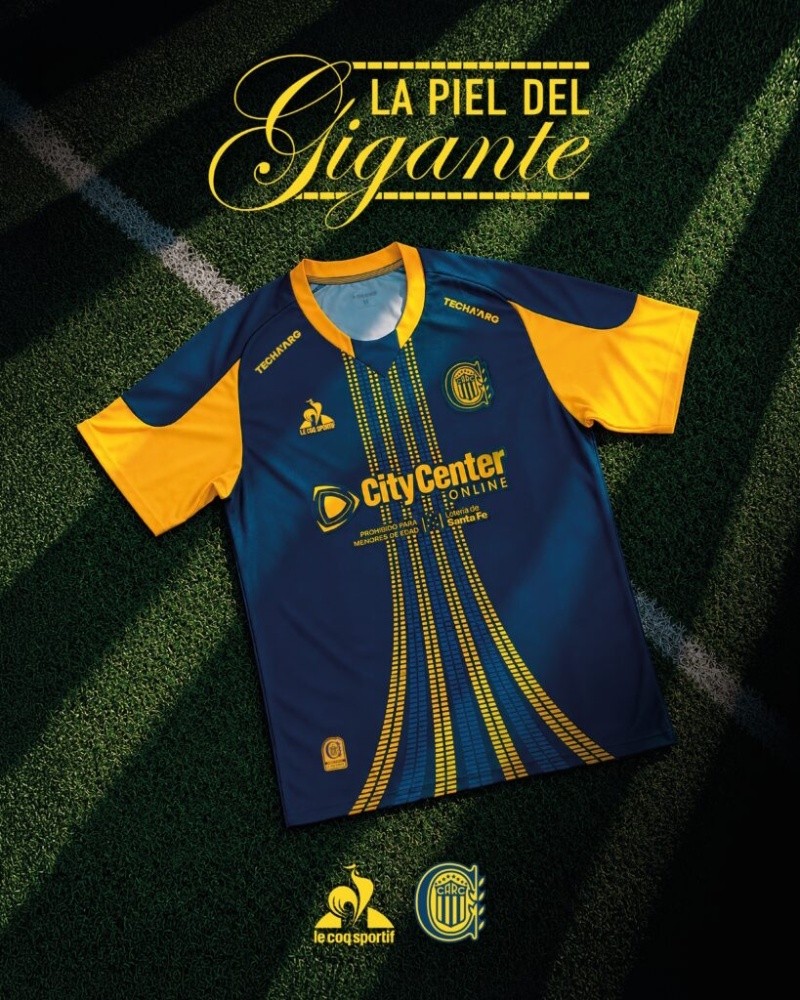 “La Calesita” está confeccionada en tejido Jacquard de poliéster y cuenta con escudos bordados.&nbsp;