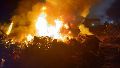 El fuego se originó durante la madrugada.
