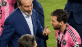 El jugador argentino se mostró muy molesto con el dirigente.