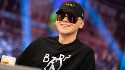 Bizarrap uno de los fanáticos de estas gorras.
