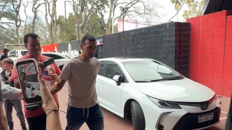 Scaloni y el cuerpo técnico de la Selección viajaron a Rosario para ver el partido de la sub-19 ante Uruguay por los Suramericanos.