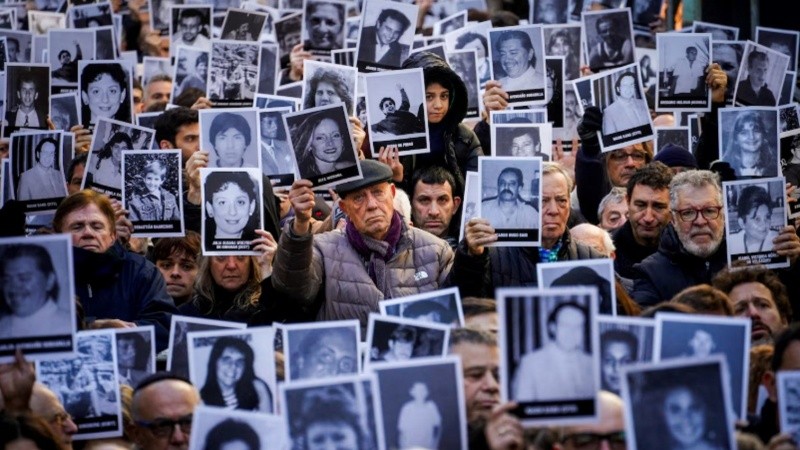 Acto y reclamo de familiares de víctimas del atentado a la AMIA, que fue en 1994 y provocó 85 muertes (Archivo).
