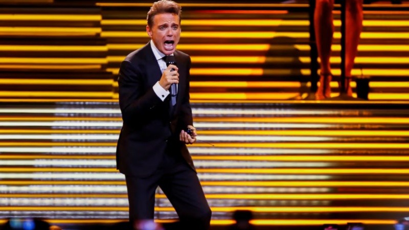 El Luis Miguel Tour 2023-2024 comenzó el 3 de agosto de 2023 en el Movistar Arena de Buenos Aires.