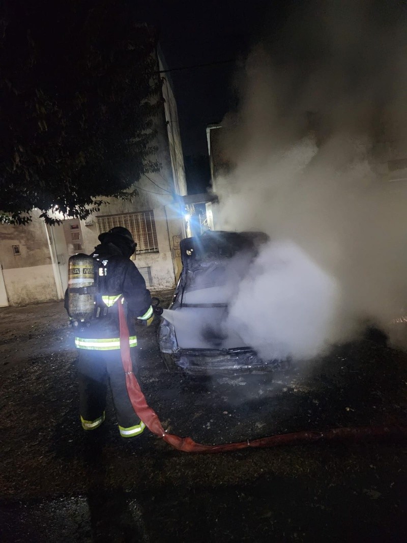 &nbsp;El taxi quedó completamente destruido.