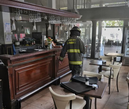 Así quedó el interior del bar céntrico luego del incendio (Alan Monzón/Rosario3)