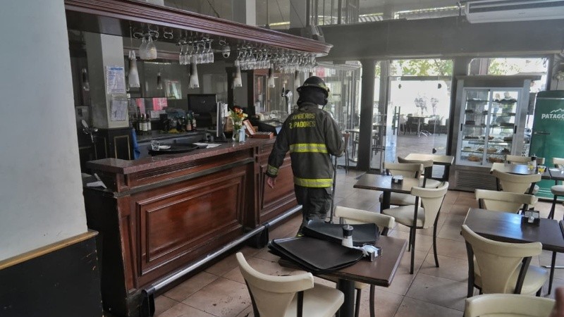 Así quedó el interior del bar céntrico luego del incendio (Alan Monzón/Rosario3)