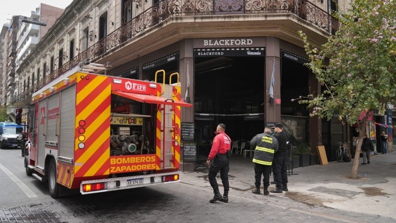 El frente del bar donde se produjo el incendio este martes al mediodía (Alan Monzón/Rosario3)&nbsp;