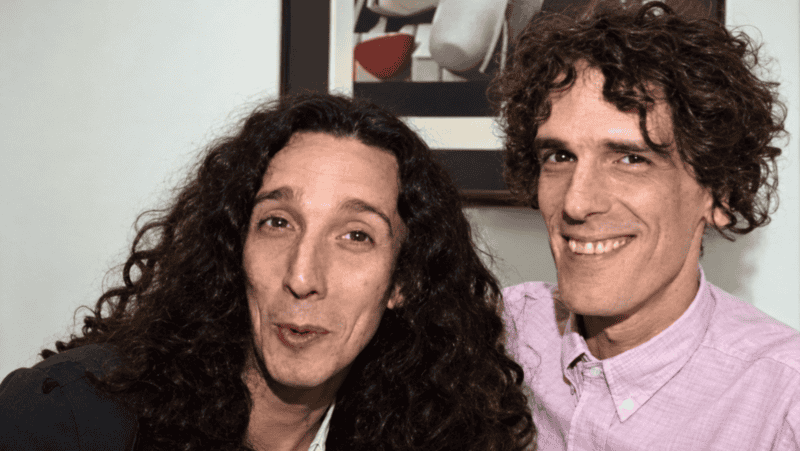 Fito Páez junto a Luis Alberto Spinetta, uno de los artistas que siempre reconoció como maestro y parte fundamental de su formación musical.&nbsp;