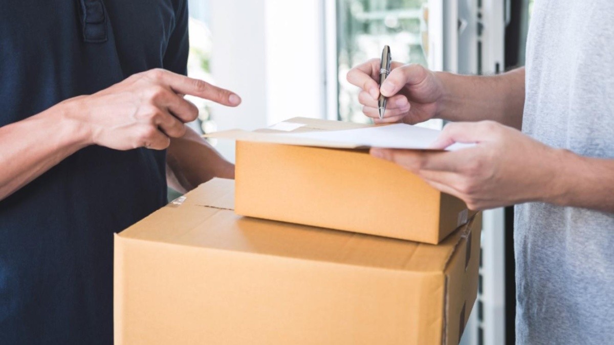 'Volantazo' oficial con el courier: más controles y una nueva disputa con las empresas