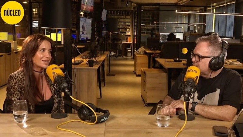 La actriz Florencia Peña en Núcleo, junto al periodista Pablo Czentorycky (captura de video).