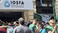 La movilización se realizó frente a la sede central de IOSFA ubicada en la Ciudad de Buenos Aires.