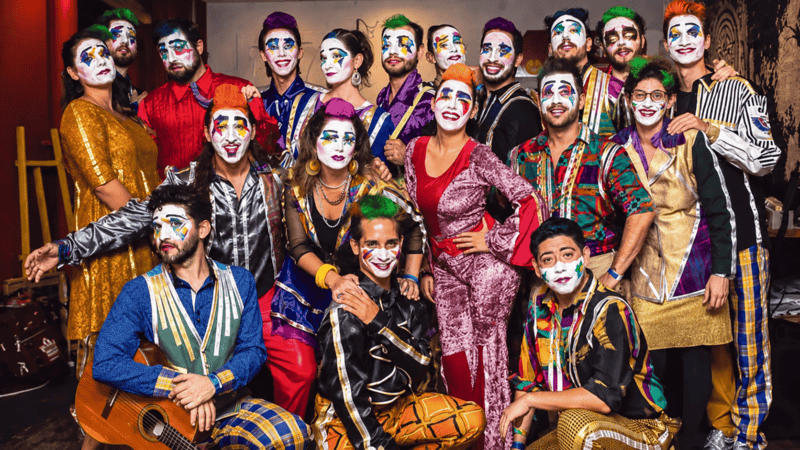 &nbsp;El elenco despliega una propuesta escénica atravesada por el humor, la música, el color y una fuerte impronta circense.