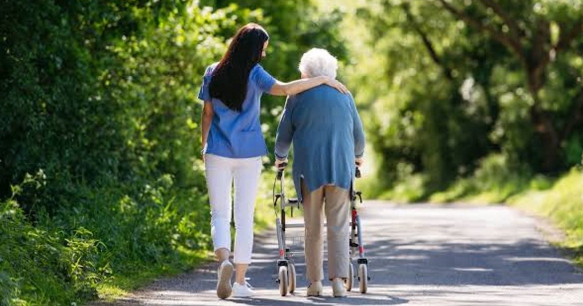 Alzheimer's and Dementia: Recognizing Warning Signs and Caregiver Tips - News Directory 3