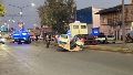 La lancha quedó en medio de la calle tras desprenderse peligrosamente del tráiler que la transportaba.