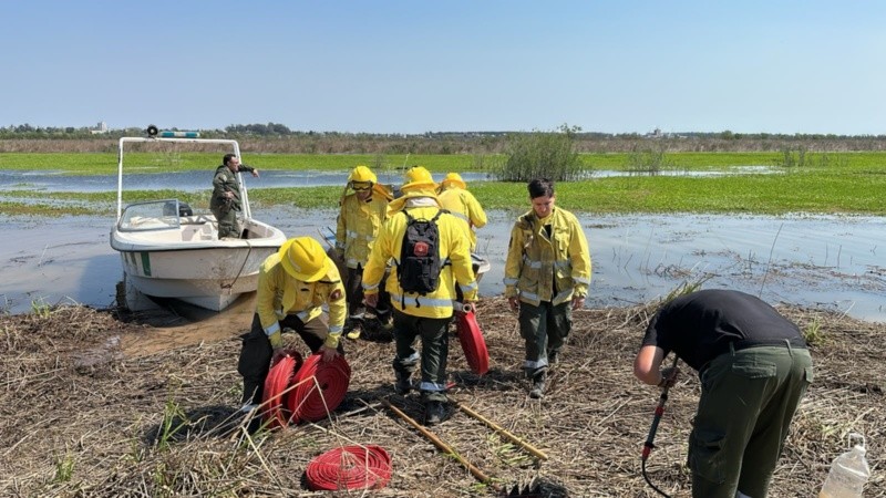 Brigadistas trabajando en la zona afectada. (Protección Civil)