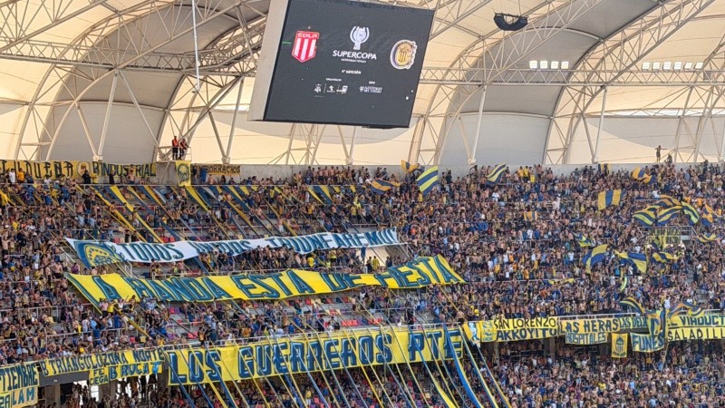 Hinchas canallas en las tribunas del Madre de Ciudades.