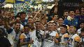 Di María y Ruben celebran con la Supercopa Internacional en Santiago.