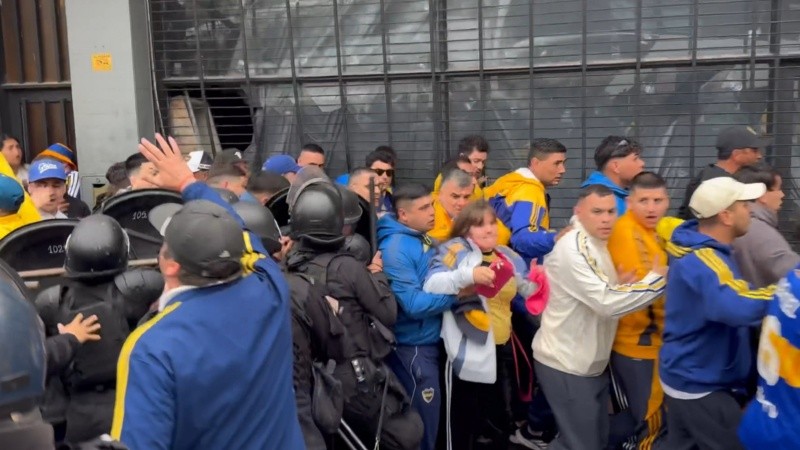 Los disturbios sucedieron una hora antes del comienzo del enfrentamiento