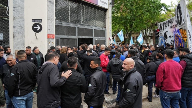 Los trabajadores se manifestaron frente al Ministerio de Trabajo tras el anuncio de cierre de Electrolux, en septiembre. (Foto: Alan Monzón / Rosario3)