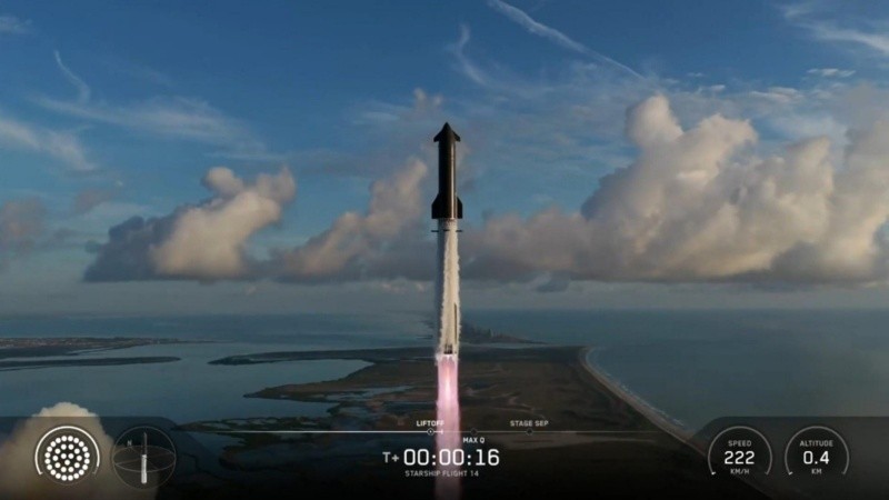 El vuelo despegó hacia las 8:49 hora de la costa este de Estados Unidos (12:49 GMT) desde Starbase, el complejo de SpaceX en el extremo sur de Texas. (Foto: EFE)