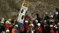 La nueva producción busca reconstruir la historia del rescate de los 33 mineros chilenos, combinando testimonios e imágenes relacionadas con los 69 días que permanecieron atrapados en la mina.