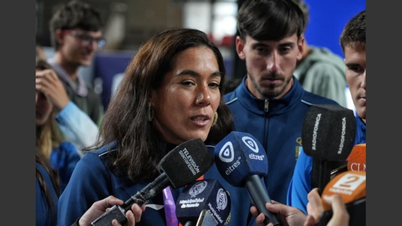 El intendente Javkin encabezó el reconocimiento junto a autoridades, público y familiares de los competidores. (Alan Monzón/Rosario3)