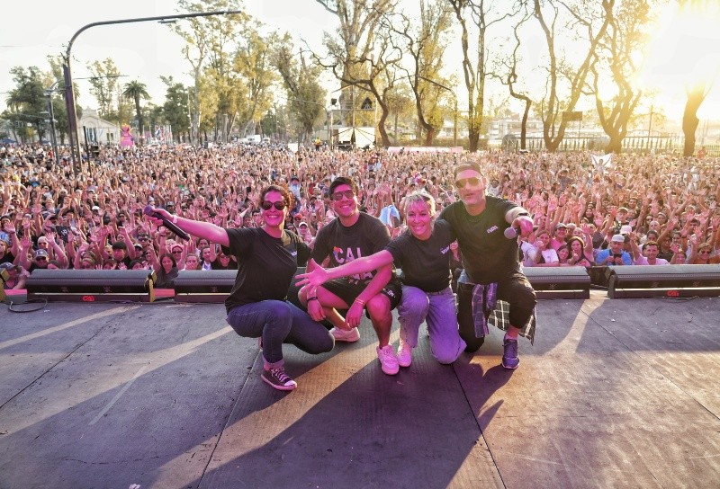&nbsp;Los conductores de FM Vida, responsables del rotundo éxito en el fan fest de los Juegos (Alan Monzón/Rosario3)