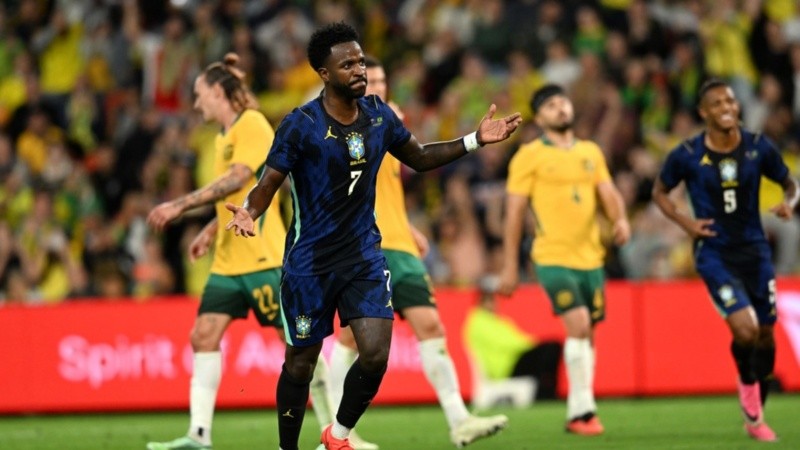 Vinícius marcó de penal y decoró el resultado sobre el final. (EFE)
