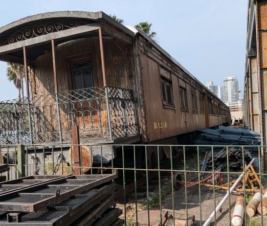 El material rodante que iba a ser destinado al museo, en completo abandono. (@TrenRodante)