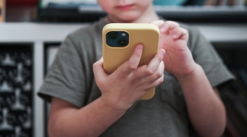 &nbsp;El estudio sugiere que un mayor uso de pantallas puede derivar en un menor rendimiento académico y en problemas de desarrollo del lenguaje en niños.