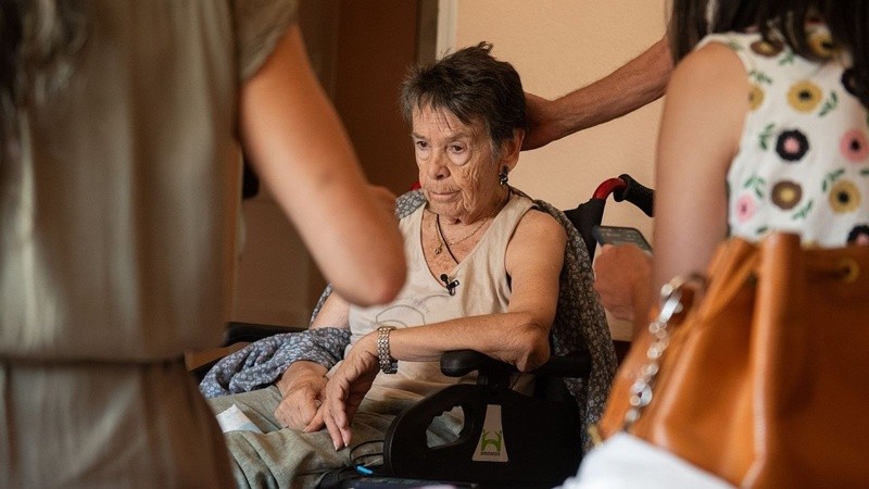 Maricarmen, la jubilada de 87 años que fue desalojada en España, podrá volver a su hogar.