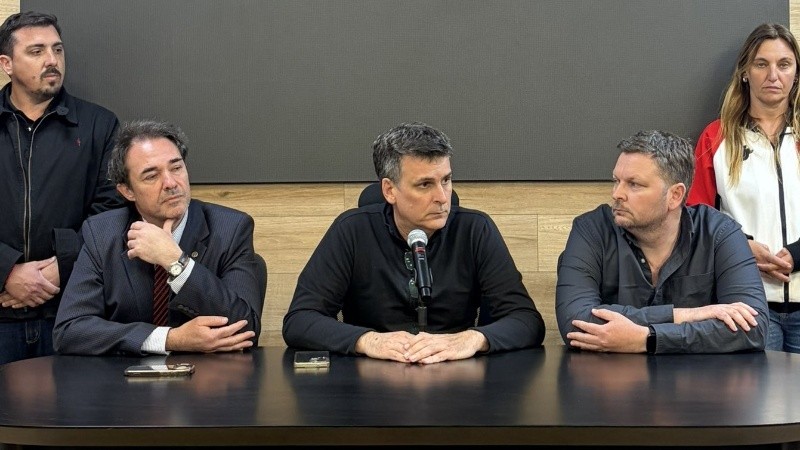 El presidente rojinegro ofreció una conferencia de prensa.