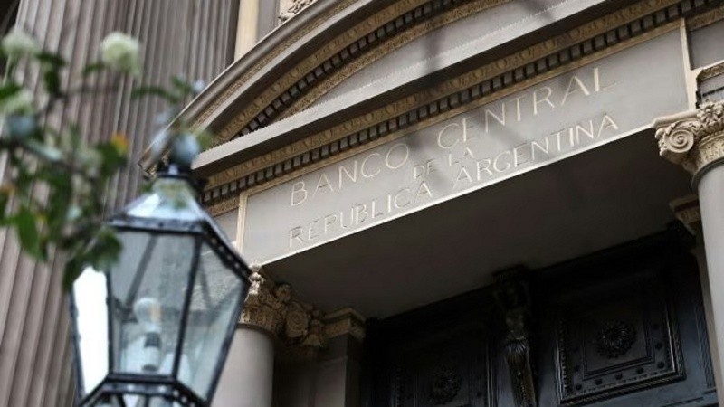 El BCRA cerró septiembre con la mayor compra diaria en dos meses, pero las reservas volvieron a caer por movimientos de fin de mes.