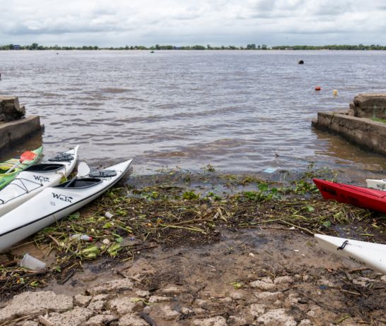 Con el inicio de la temporada de calor y el mayor movimiento en las islas frente a la ciudad, Chumpitaz conminó especialmente a quienes pernoctan allí, a guardar más cuidado y, por ejemplo, usar botas de goma. Pescadores y kayakistas completan el grupo de riesgo.