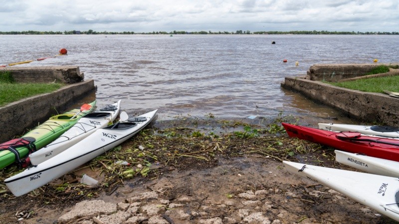 Con el inicio de la temporada de calor y el mayor movimiento en las islas frente a la ciudad, Chumpitaz conminó especialmente a quienes pernoctan allí, a guardar más cuidado y, por ejemplo, usar botas de goma. Pescadores y kayakistas completan el grupo de riesgo.