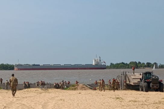 El Ejército Argentino comenzó un imponente despliegue en la costanera norte de la ciudad de Rosario para llevar a cabo una serie de ejercicios militares sobre el río Paraná.