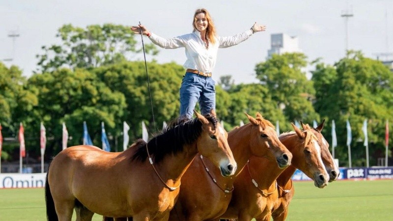 Rosario tendrá un masterclass a cargo de Ailin Wegrzyn, especialista en adiestramiento en libertad y vinculación con caballos