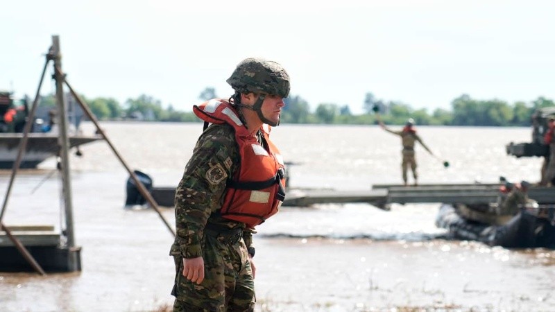 Importante despliegue del ejército en la costanera de Rosario.
