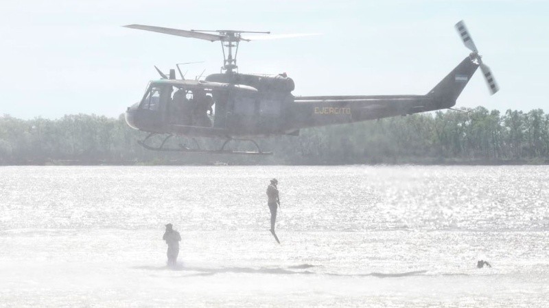 Importante despliegue del ejército en la costanera de Rosario.