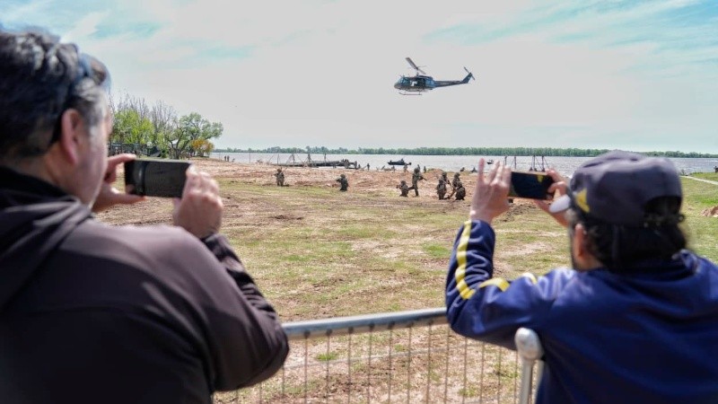 Importante despliegue del ejército en la costanera de Rosario.
