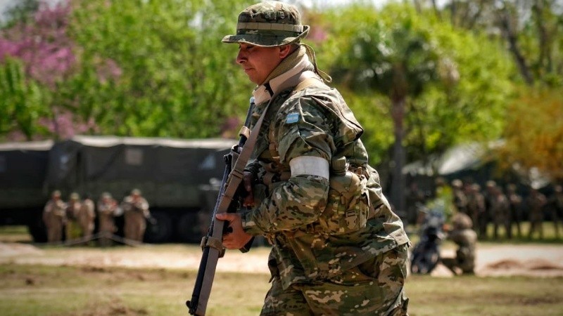 Importante despliegue del ejército en la costanera de Rosario.