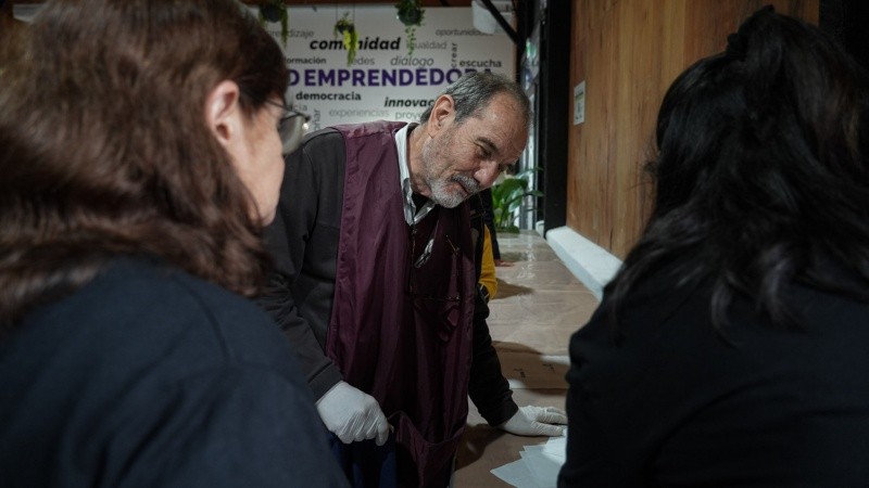 El curso de serigrafía es uno de los que empezaron a dictarse en Puerto Emprende. (Foto: Alan Monzón / Rosario3)