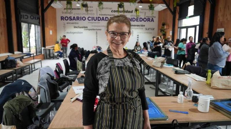 Noemí tiene 70 años y hace 10 que está jubilada después de haber trabajado casi toda su vida como cuidadora de adultos mayores. (Foto: Alan Monzón / Rosario3)