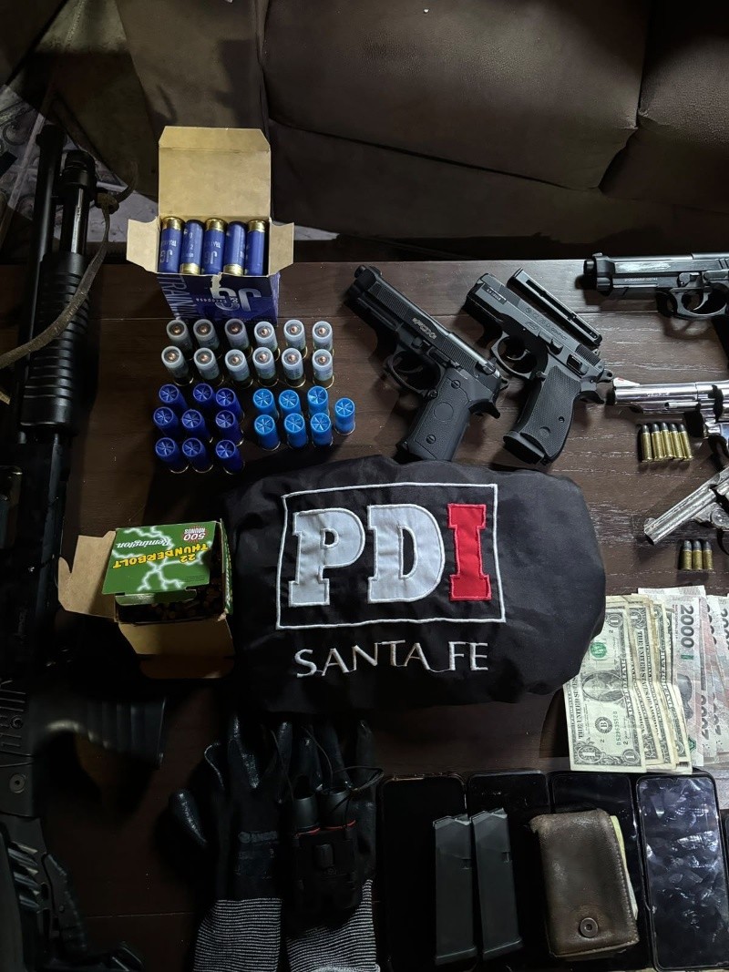 Las armas –tres de aire comprimido– incautadas a la 'banda del Oso Yogui'. Foto: PDI.